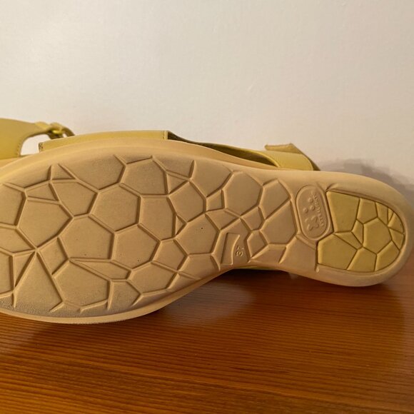 Camper Yellow Balloon Leather Sandals Size 7 - Picture 12 of 12